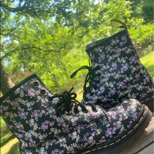 RARE floral Dr.Martens size 6